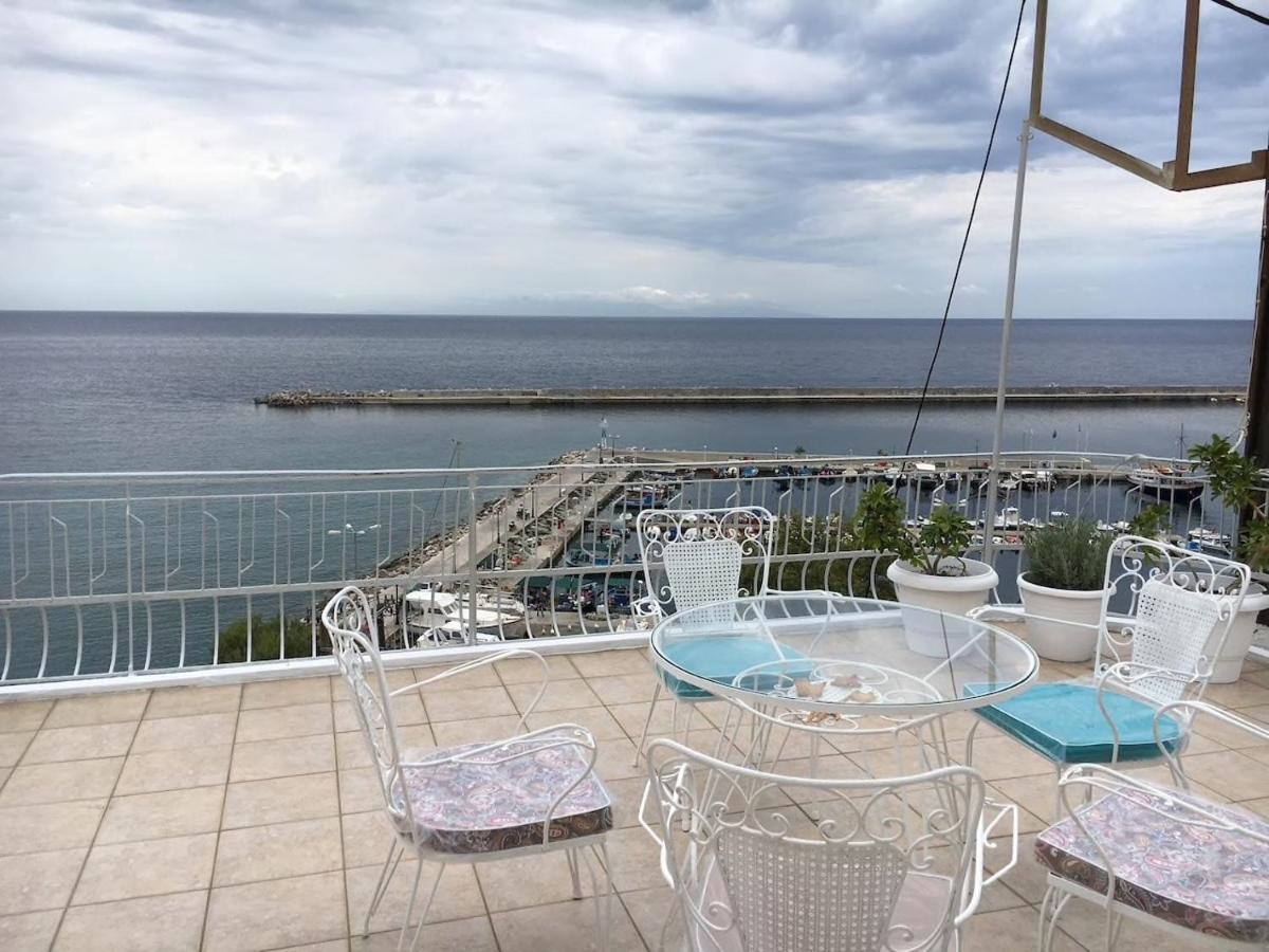 Plomari - Seafari Apartment ภายนอก รูปภาพ
